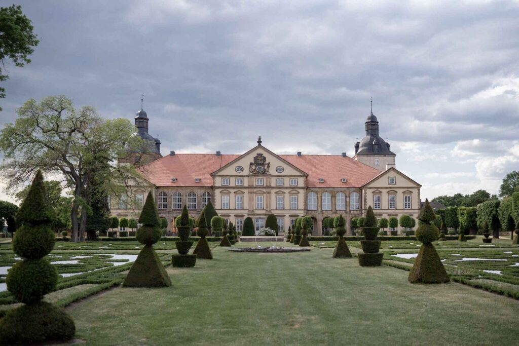 Braut bei ihrer Hochzeit auf Schloss Hundisburg