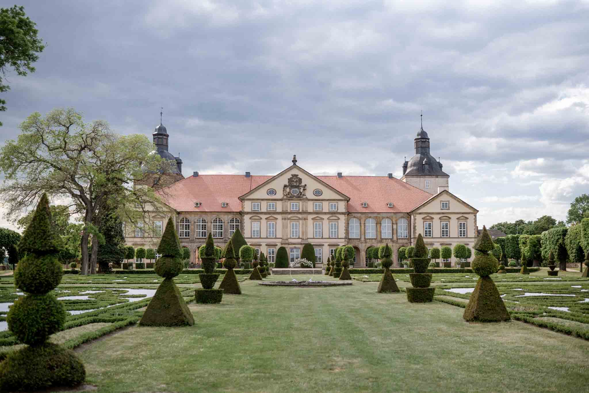 Brautpaar bei seiner Hochzeit auf Schloss Hundisburg